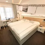 호텔 Biograf 4*